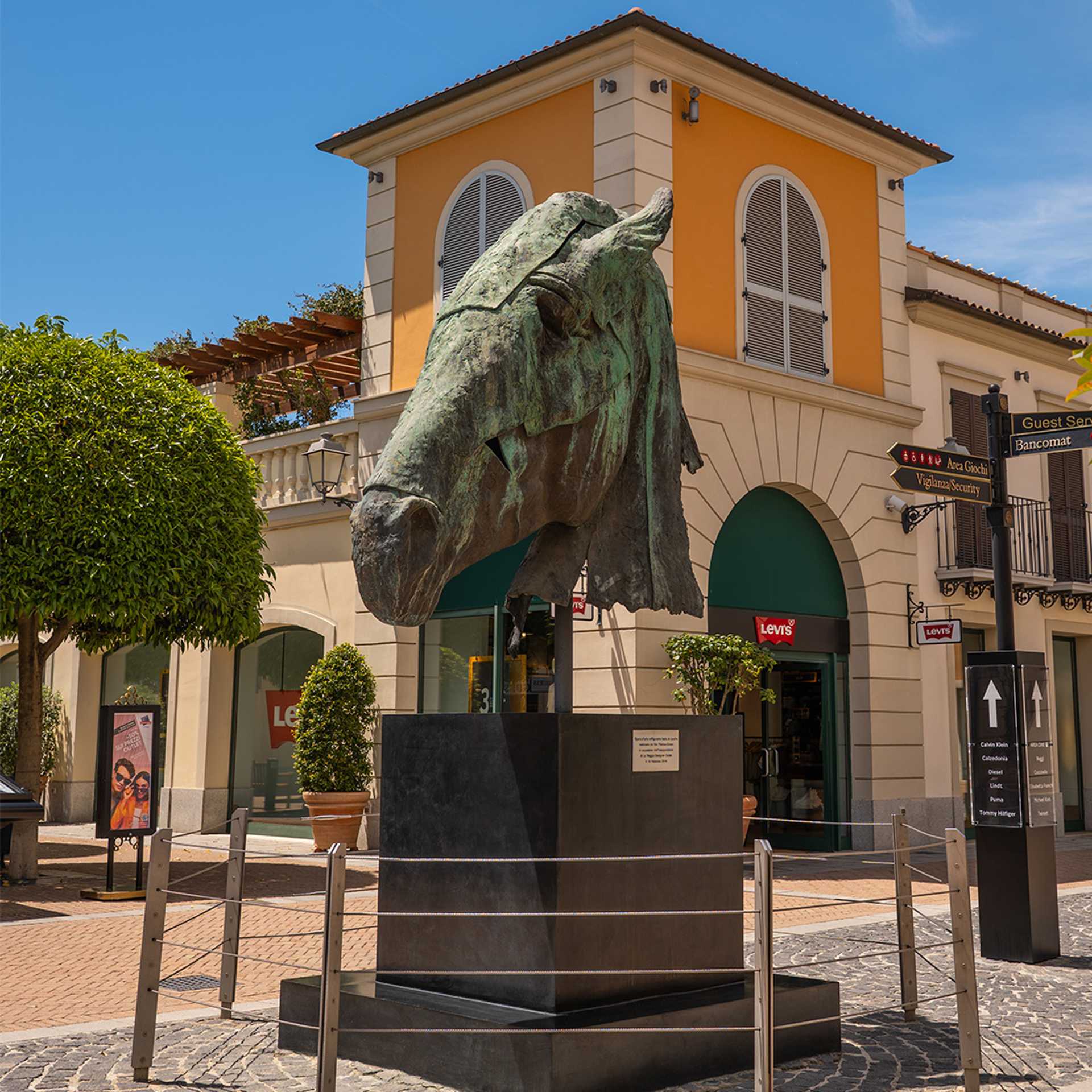 Iconic work of art in La Reggia Designer Outlet