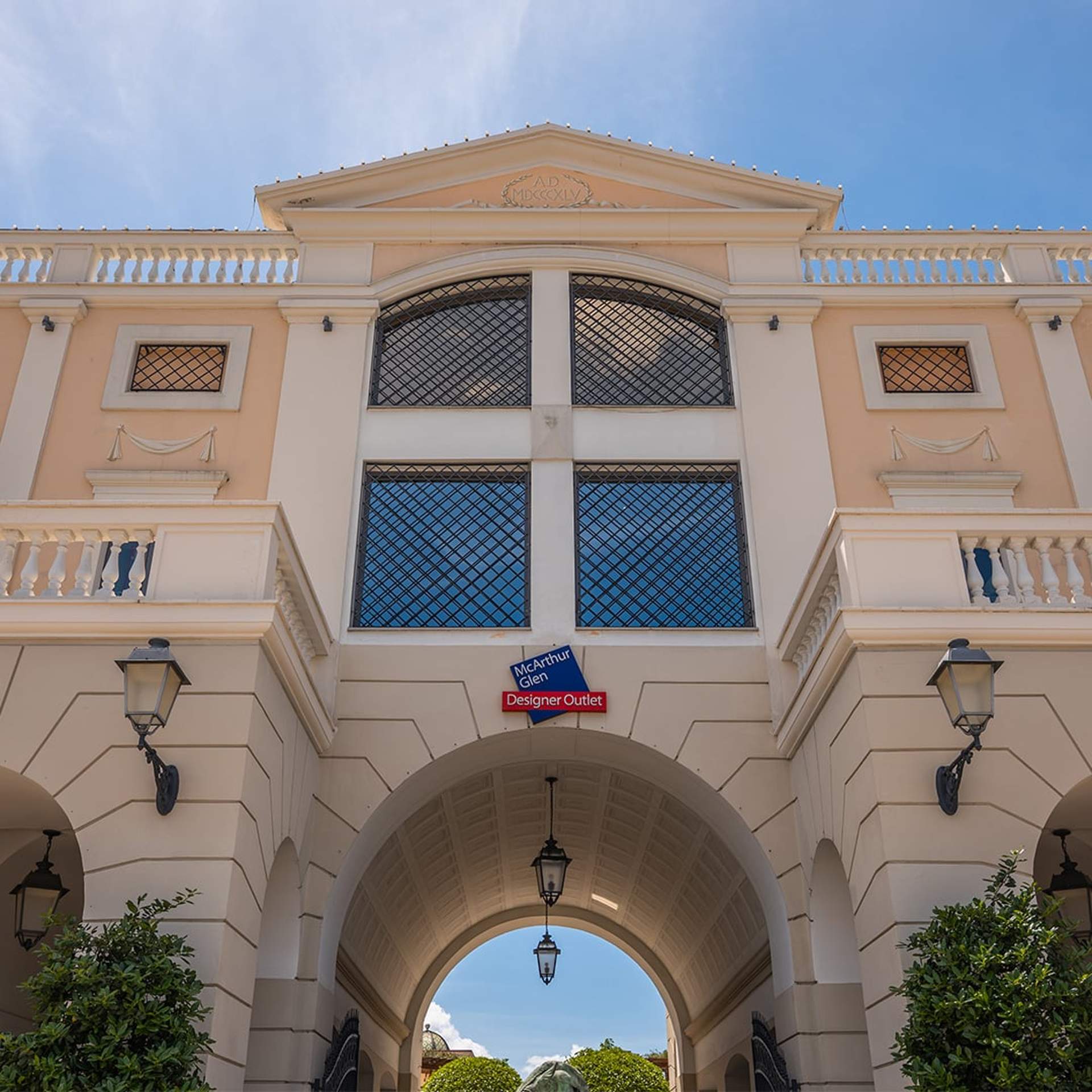 Main entrance La Reggia Designer Outlet