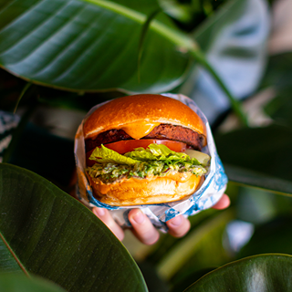 Buy one Burger + Pommes and get a softdrink for free - valid from 8-9pm